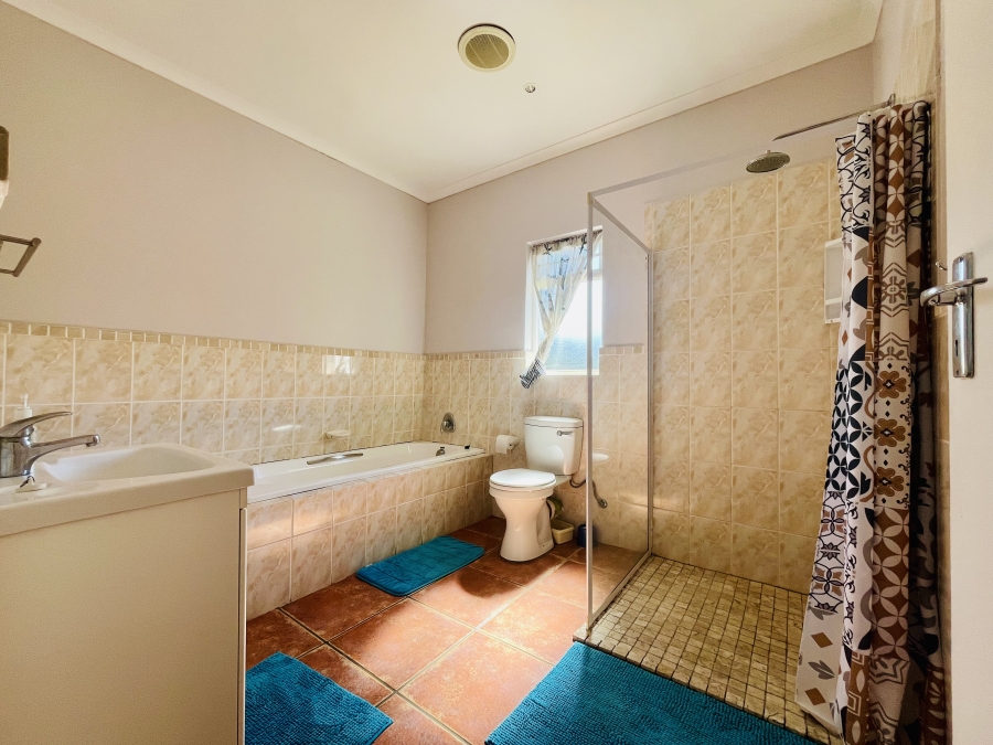 4 Bedroom Property for Sale in Sandbaai Western Cape